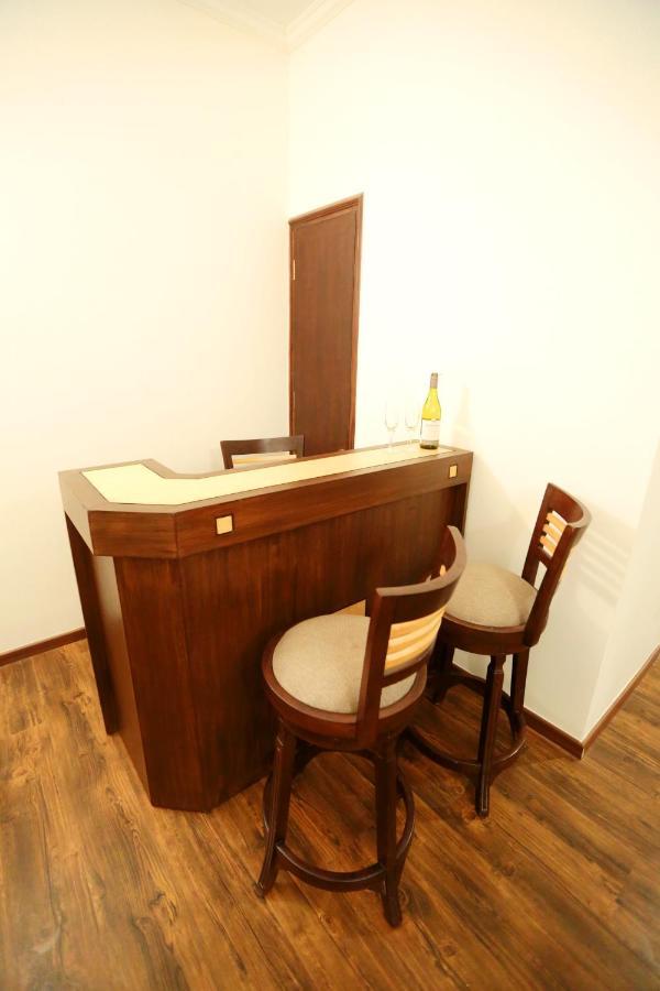 Hotel Meraden Grand Varanasi Exterior photo