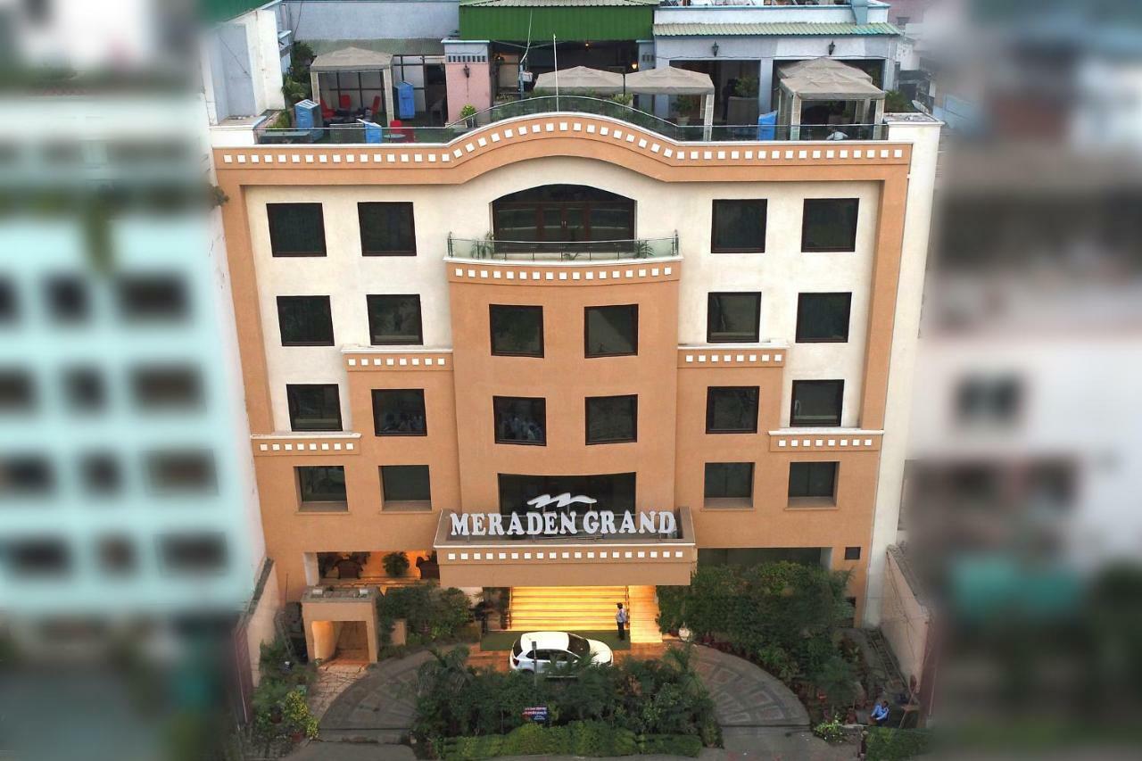 Hotel Meraden Grand Varanasi Exterior photo